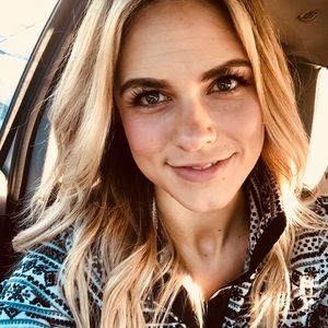 Meet your Posher, Adrienne